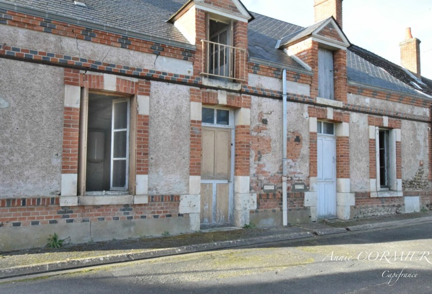 LION EN SULLIAS- Maison de bourg à rénover- 6 pièces- — photo 1