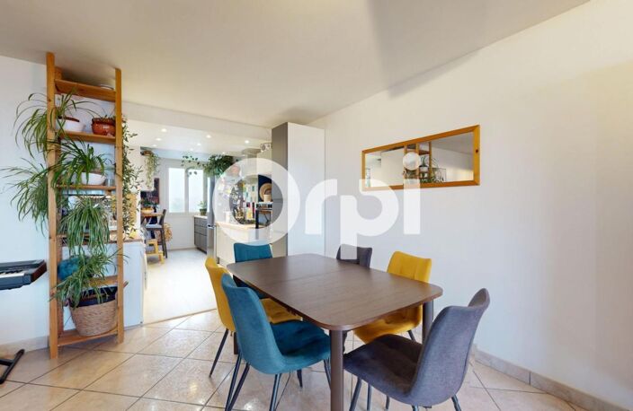 Appartement T4 entièrement rénové au 5 ème et dernier étage — photo 2