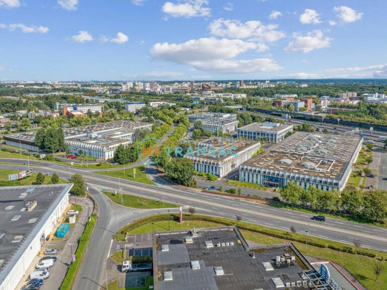 Plusieurs surfaces d'activités et de bureaux de 470 à 2 210 m² — photo 1