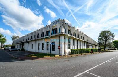 A LOUER Local activité 920m² dont 291m² de bureaux Courcouronnes — photo du bien
