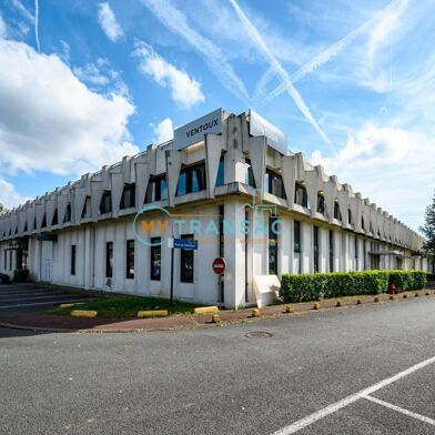 Local industriel  9430 €