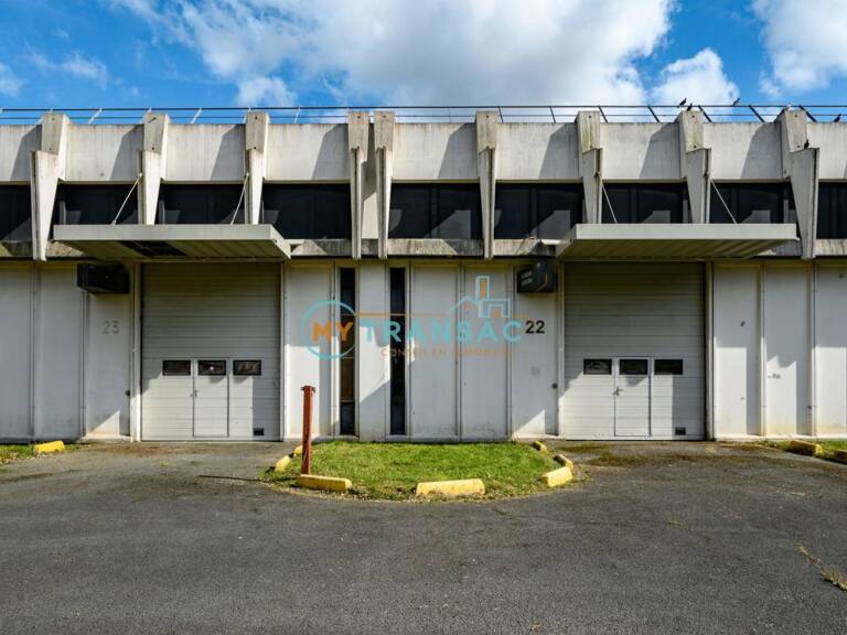 A LOUER Local activité 778m² dont 154m² de bureaux Courcouronnes — photo 1