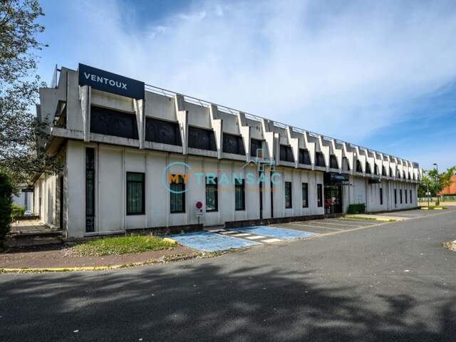 A LOUER Local activité 428m² dont 34m² de bureaux Courcouronnes — photo du bien