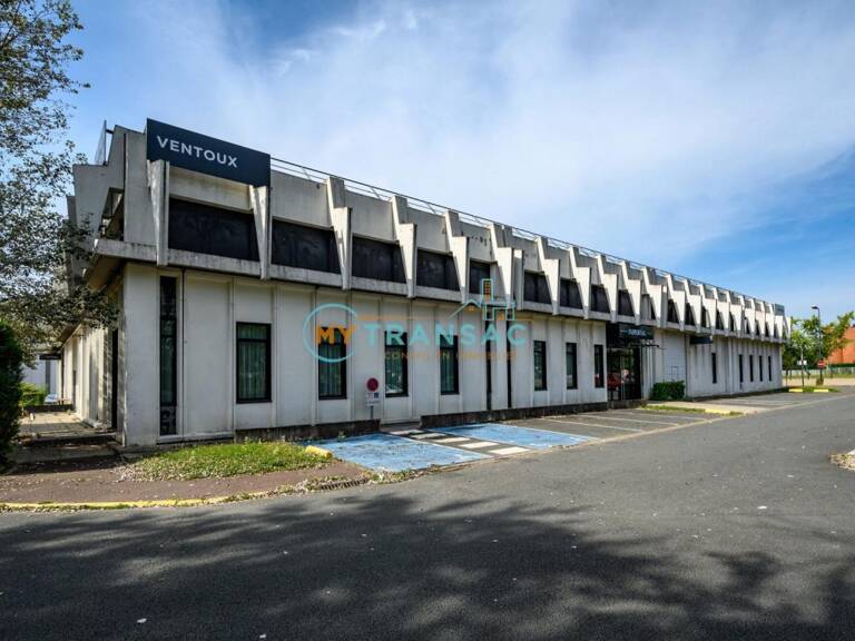 A LOUER Local activité 428m² dont 34m² de bureaux Courcouronnes — photo 1