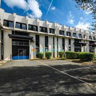 Local industriel  7570 €