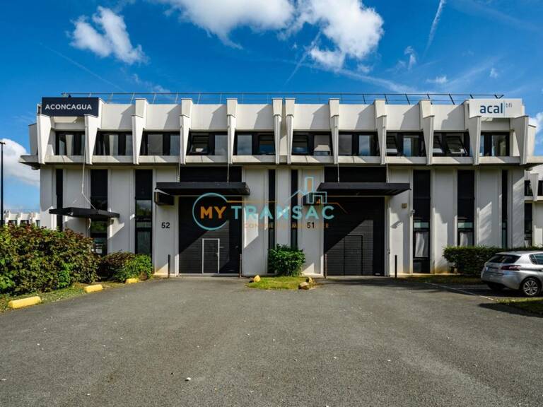 Local d'une surface de 678m² dont 130m² de bureaux Courcouronnes — photo 1