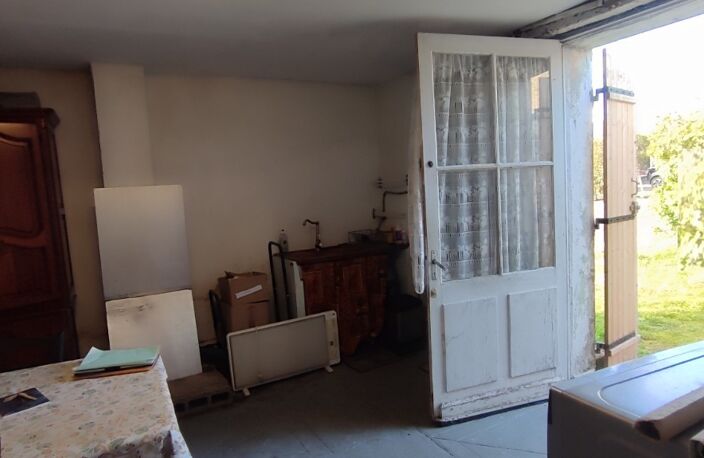 MAISON EN PIERRE A RESTAURER DE 50M² HAB + GRENIER AMENAGEABLE DE 20M², JOLI TERRAIN DE 9 759 M² + PETITES DEPENDANCES, LE TOUT A RESTAURER — photo 3