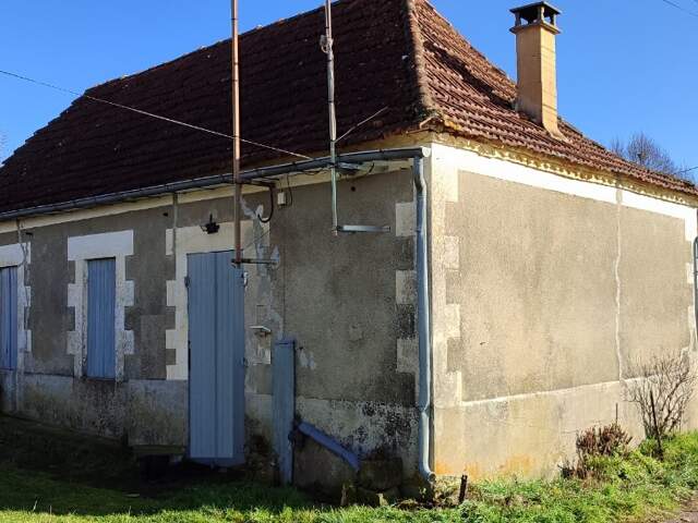 MAISON EN PIERRE A RESTAURER DE 50M² HAB + GRENIER AMENAGEABLE DE 20M², JOLI TERRAIN DE 9 759 M² + PETITES DEPENDANCES, LE TOUT A RESTAURER — photo du bien
