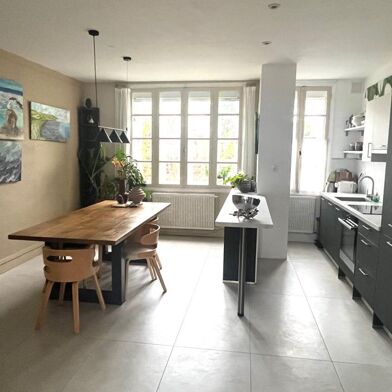 Appartement 4 pièces 330750 €