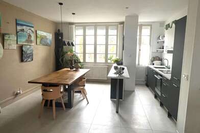 Appartement 4 pièces 330750 €