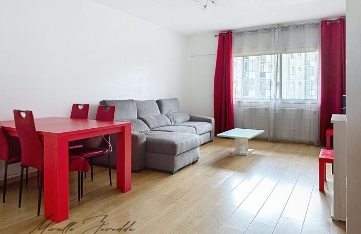 NIMES Appartement   3 pièces 64 m²  avec garage, loggia et cave — photo 3