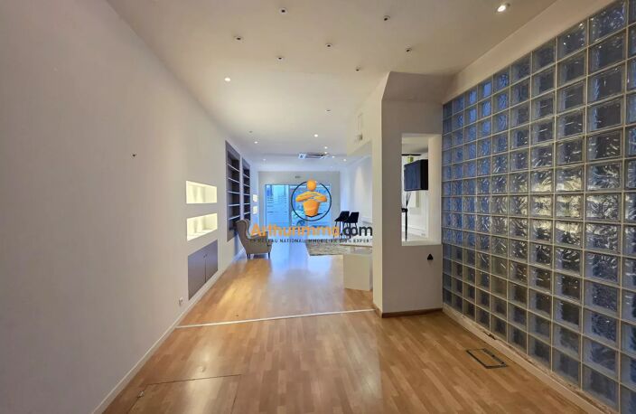 Local polyvalent 95 m²  avec cave — photo 5
