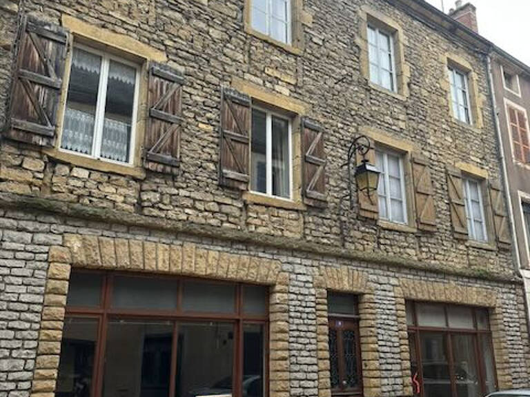 Immeuble de ville proche commerces. — photo 1