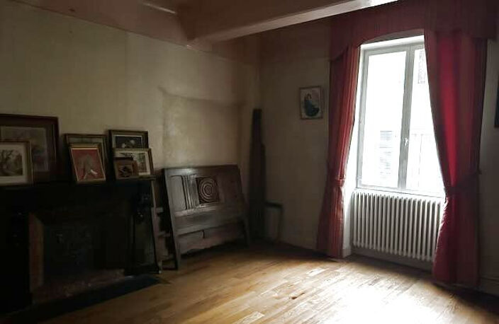 Immeuble de ville proche commerces. — photo 5