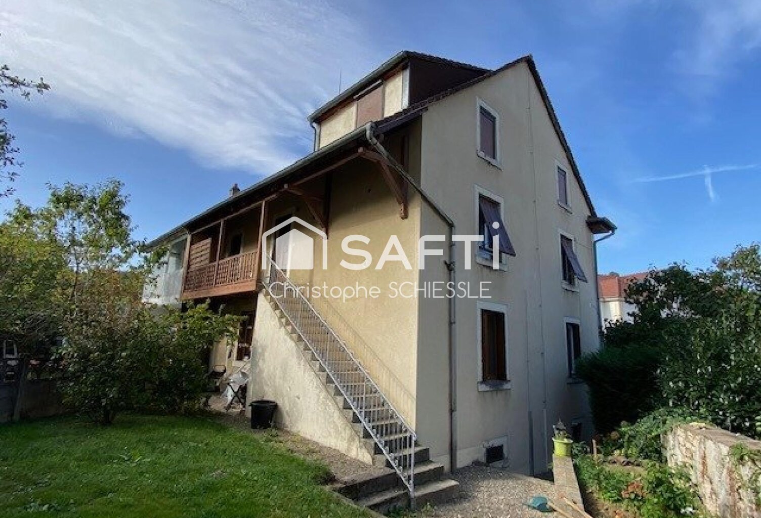 Immeuble de 3 appartements avec un garage et deux caves sur 3 ares 58 — photo 1