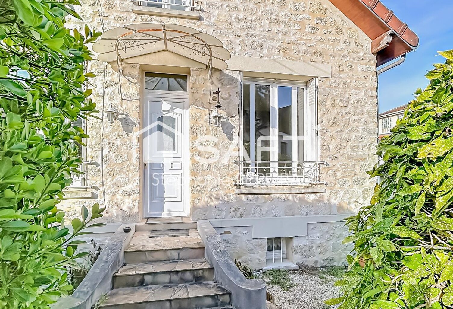 Maison individuelle en pierre meulière, rue calme — photo 1