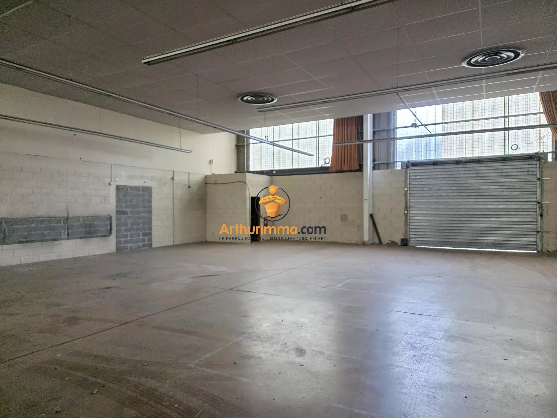 Local commercial 1 pièce · à Odos · 159 900 €