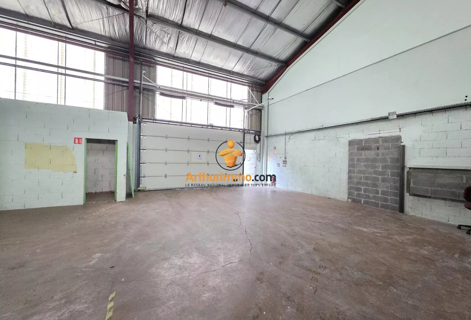 hangar ou espace de stockage de 180m² — photo 1