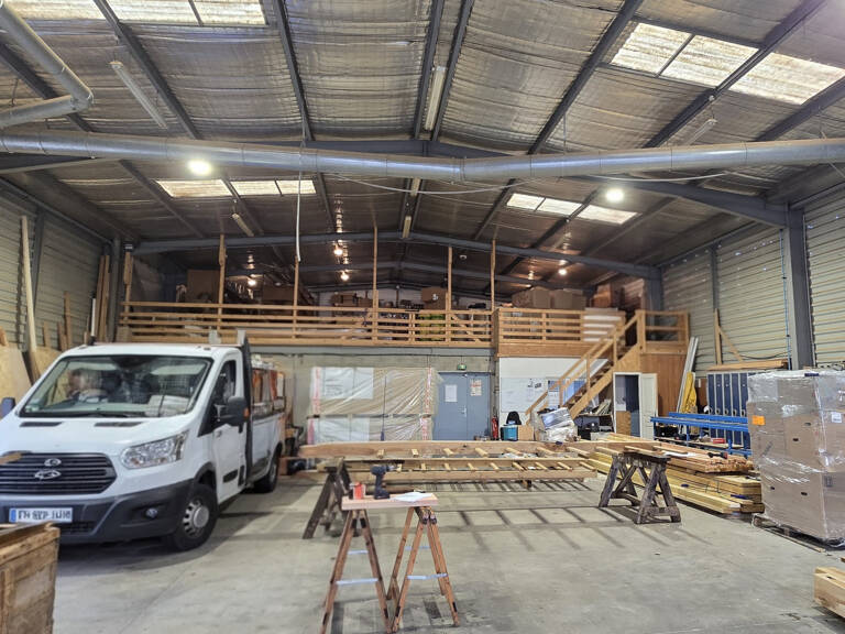 à louer local commercial de 371m2 environ avec 850m2 de stoc — photo 1