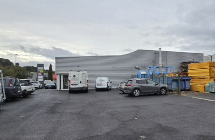 à louer local commercial de 371m2 environ avec 850m2 de stoc — photo 2