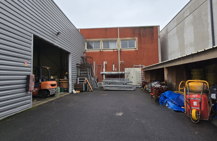 à louer local commercial de 371m2 environ avec 850m2 de stoc — photo 3