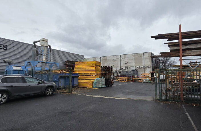 à louer local commercial de 371m2 environ avec 850m2 de stoc — photo 5
