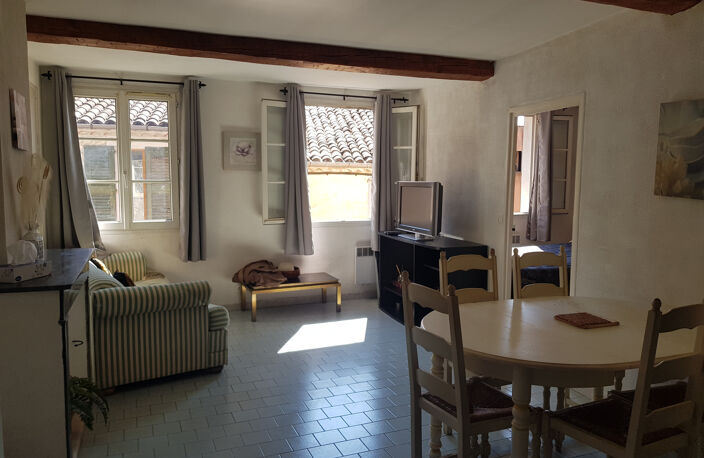 Draguignan centre bel F2/3 bon état lumineux calme 94340EUR cr — photo 2