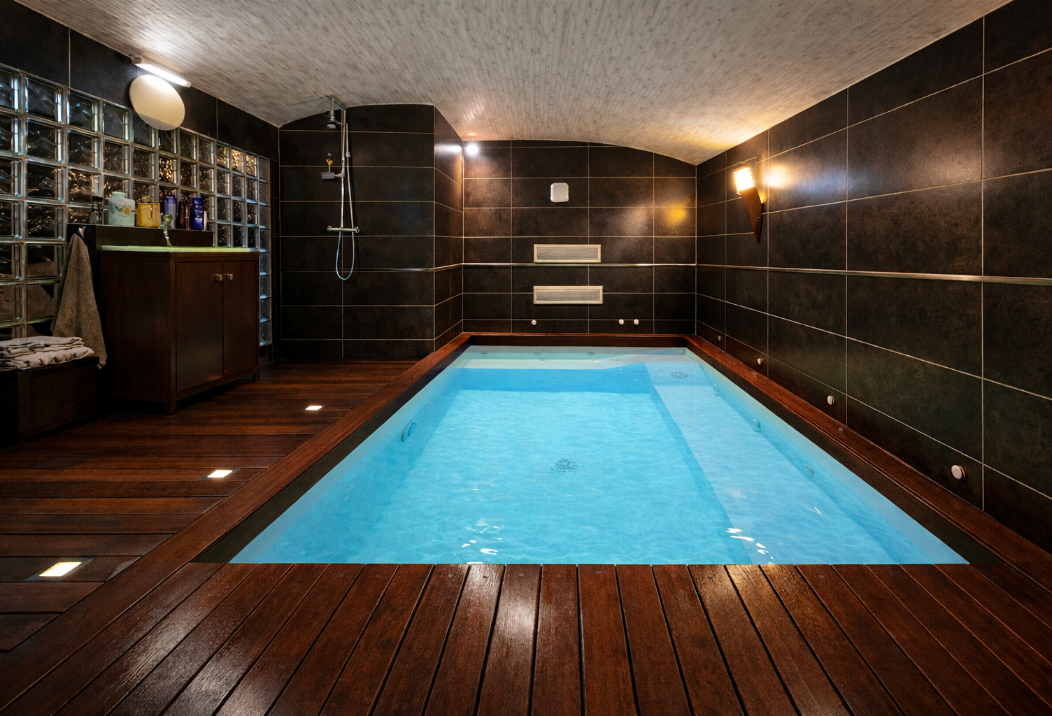 Exclusivité- Propriété d'Exception à Belleneuve   Piscine In — photo 1