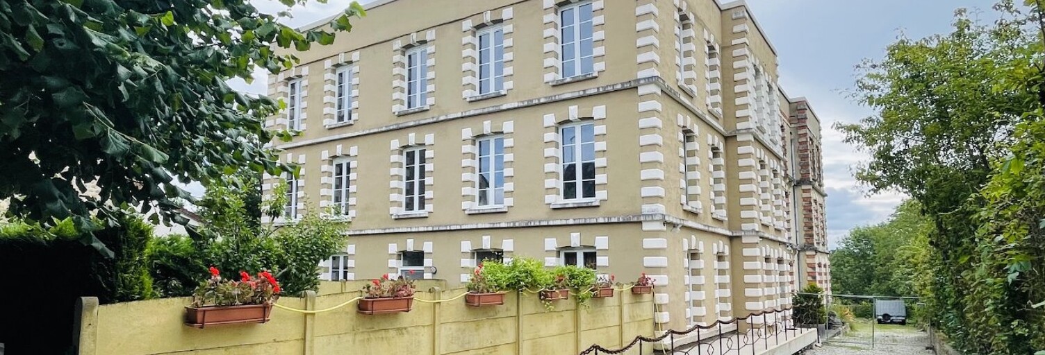 Immeuble  560 m² à vendre à Crozant (23160)