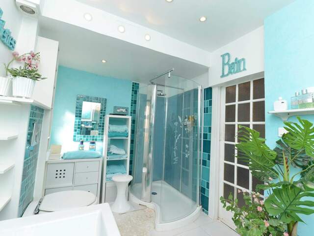 Maison de village de 182m² avec piscine, 4 chambres, garages. — photo du bien