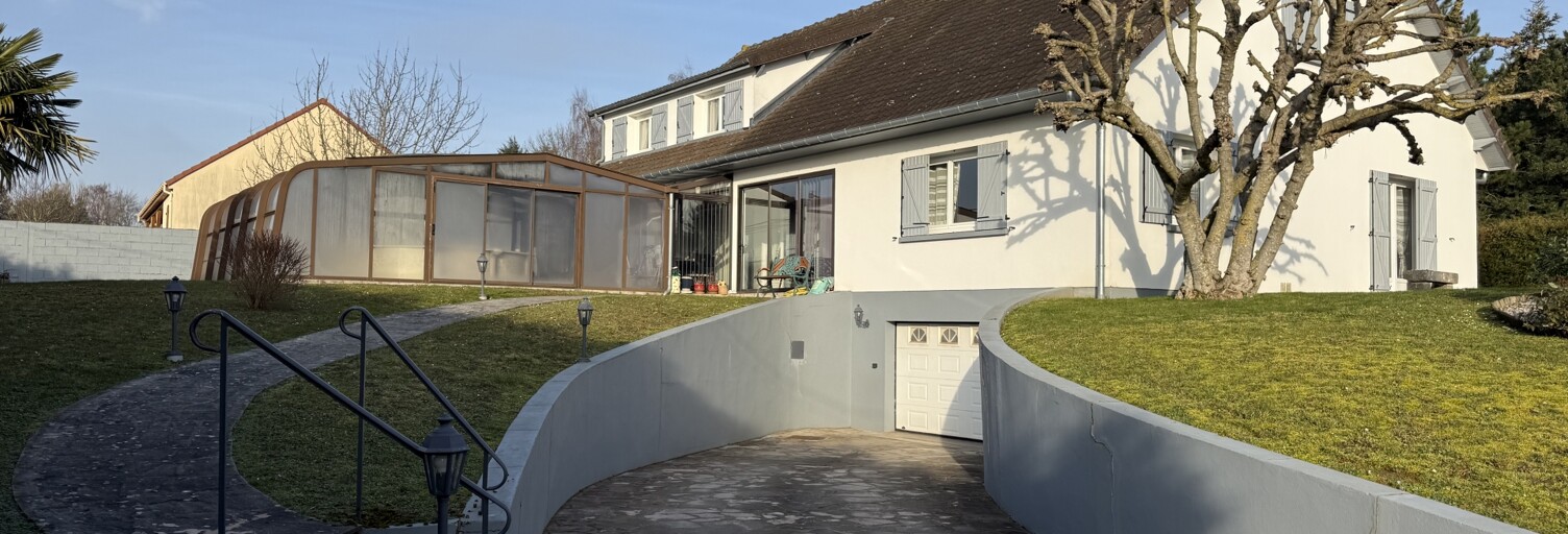 Maison 9 Pièces 323 m² à vendre à Ville-Saint-Jacques (77130)