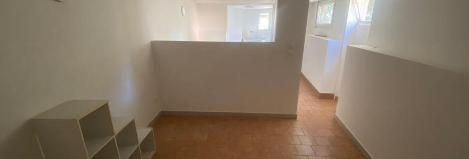 Bureau   m² à louer à Le Castellet (83330)