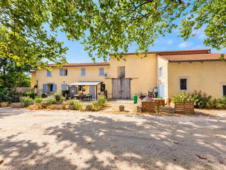 Ensemble immobilier - 3 logements + granges - Montfavet — photo 1