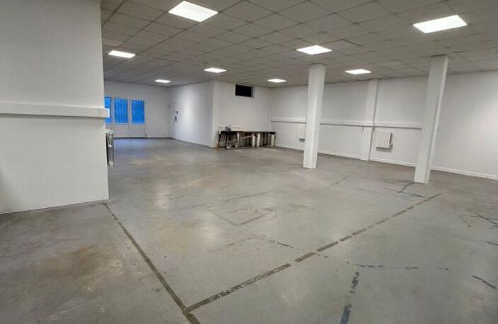 À LOUER – Local polyvalent 150 m² – Limoges (Avenue Saint-Surin) — photo 2