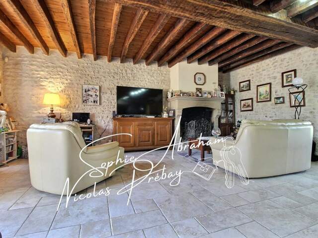 Charme de la pierre & rénovation de qualité ? Maison familiale proche de Toury — photo du bien