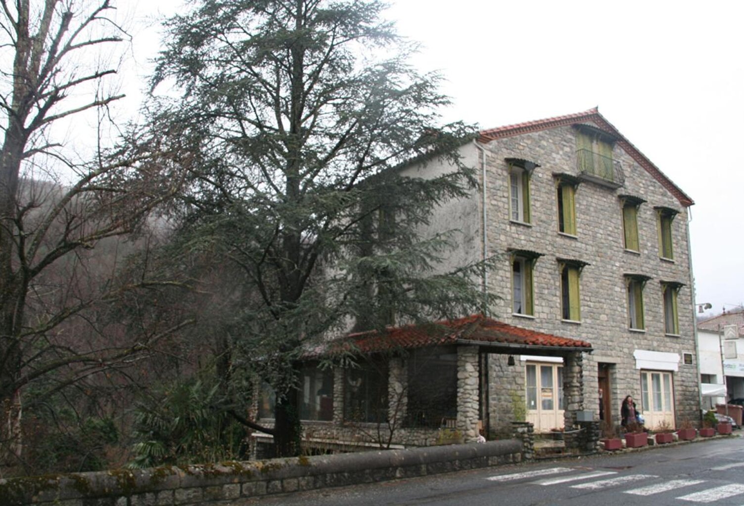 Maison de caractère - Ancien Hotel - Fort potentiel commercial à Prats De Mollo La Preste — photo 1
