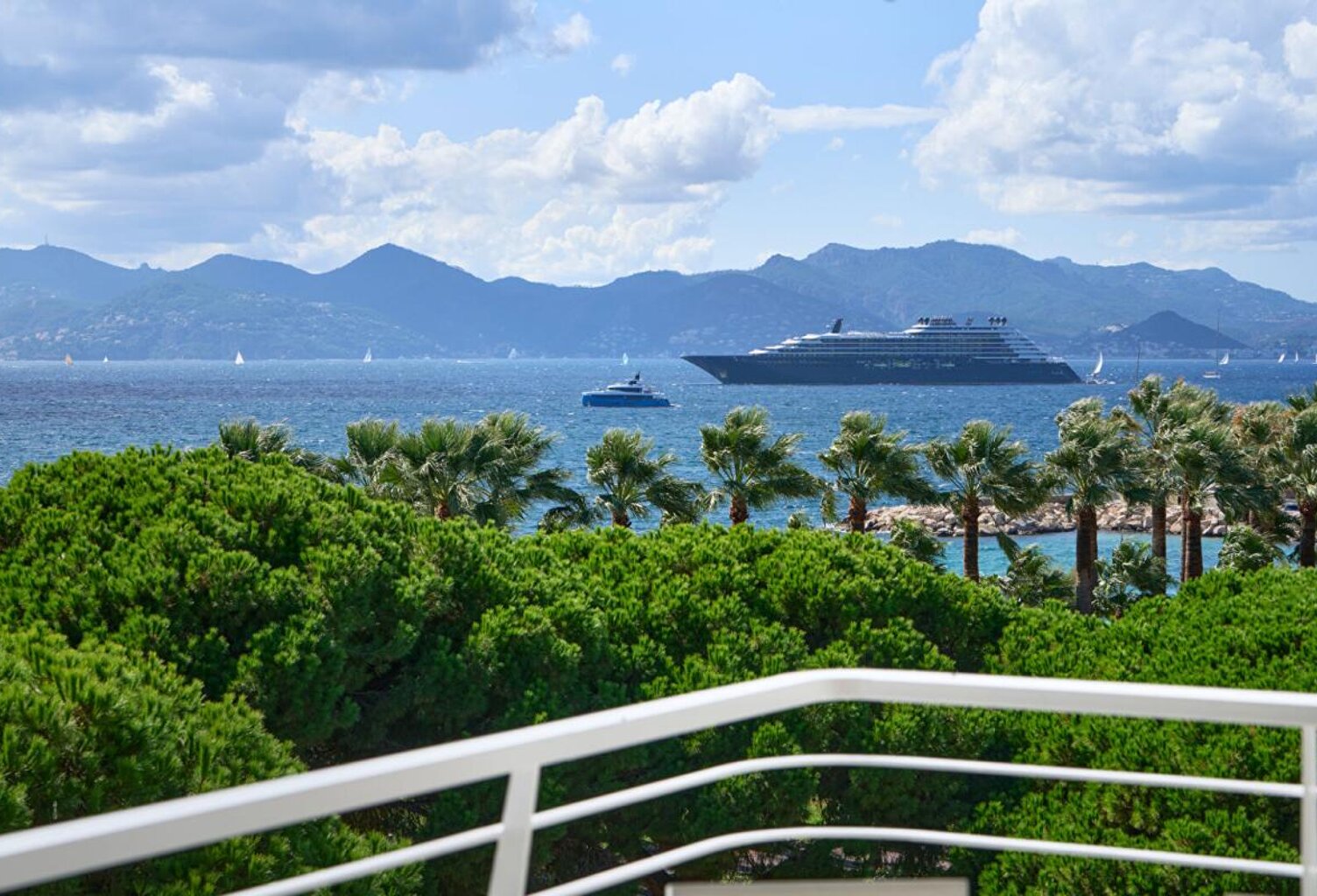 Cannes Croisette  Penthouse de Prestige : Vue Mer Panoramique au 6ème Étage — photo 1
