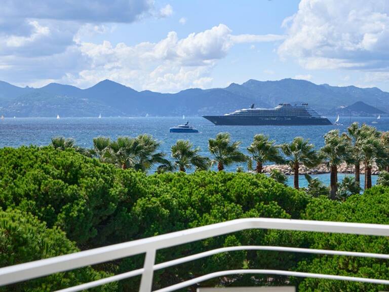 Cannes Croisette  Penthouse de Prestige : Vue Mer Panoramique au 6ème Étage — photo 1
