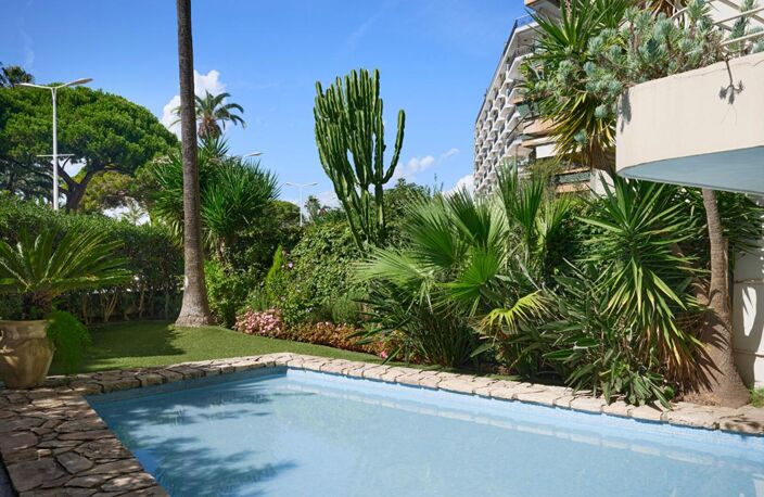 Cannes Croisette  Penthouse de Prestige : Vue Mer Panoramique au 6ème Étage — photo 2