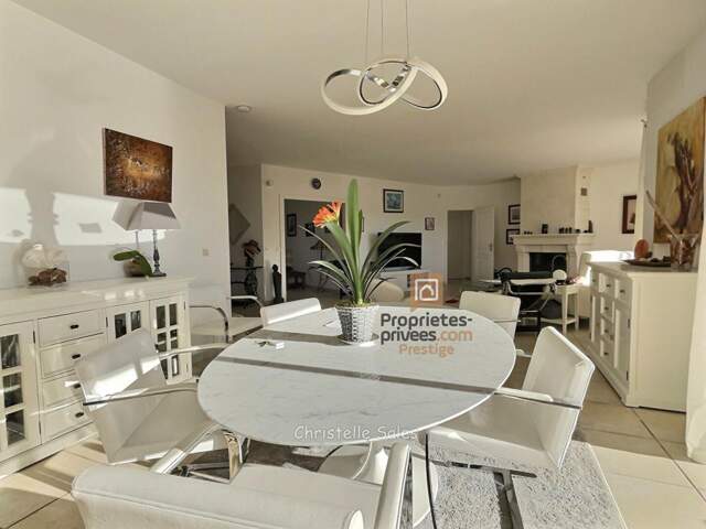 Villa  7 pièce(s) 185 m2 avec piscine proche fréjus — photo du bien