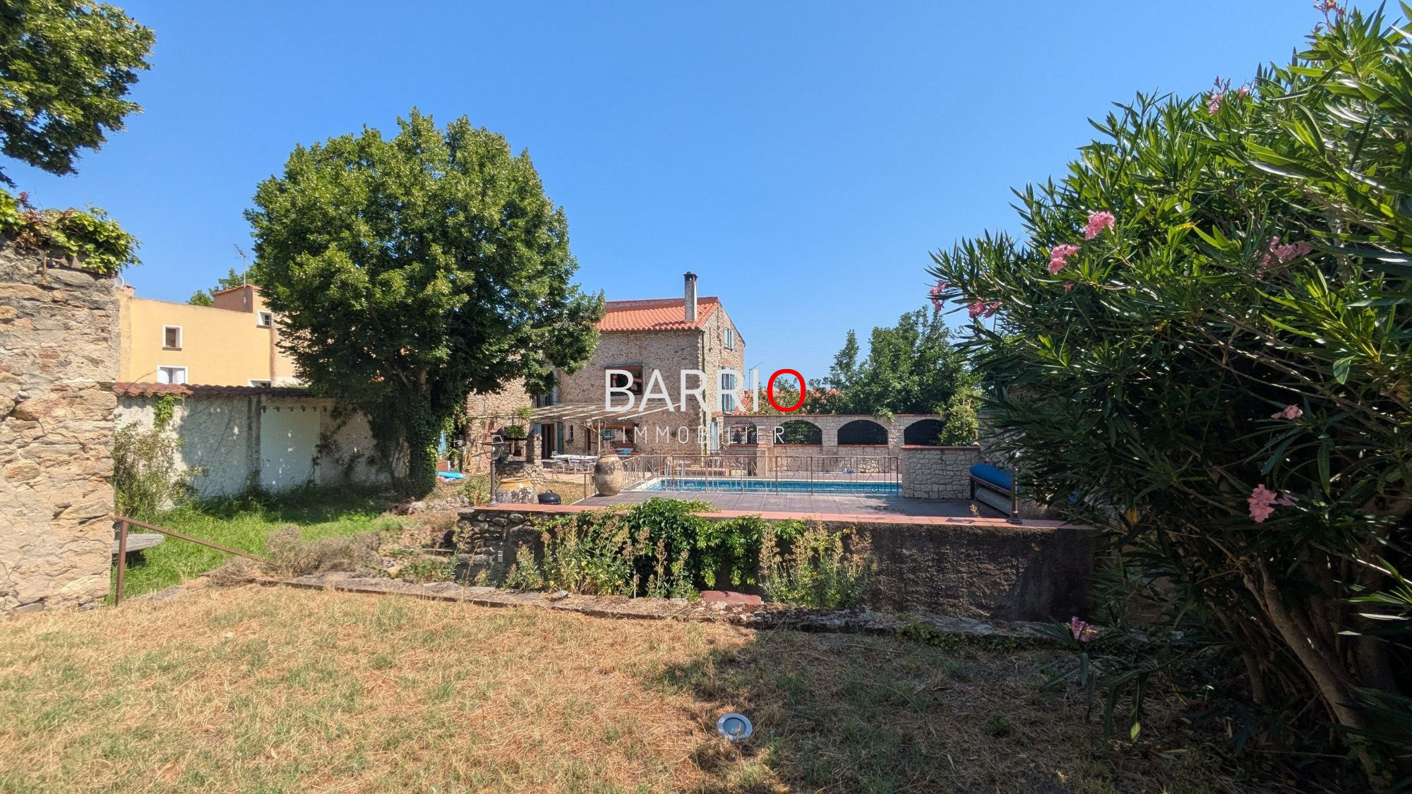 Villa / Maison  T16 à vendre Laroque-des-Albères 66740