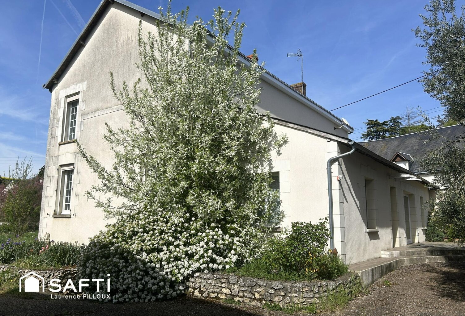 Maison et dépendances — photo 1