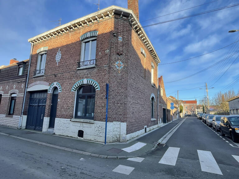 Très jolie maison de ville semi individuelle 4 chambres et c — photo 1