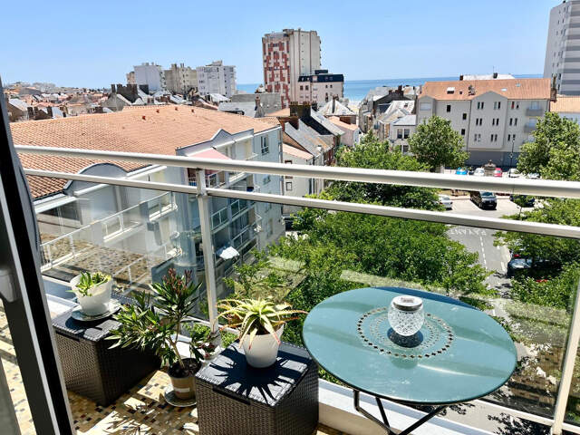APPARTEMENT A VENDRE - VUE OCEAN - LES SABLES D'OLONNE — photo du bien