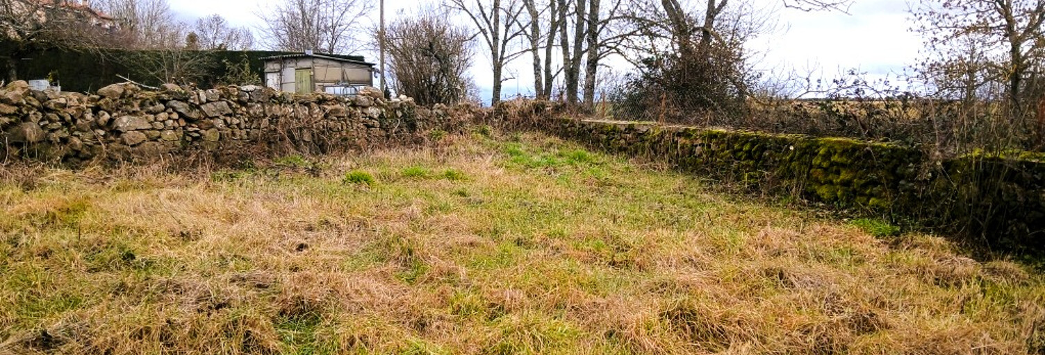 Terrain  175 m² à vendre à Saint-Maurice-en-Gourgois (42240)