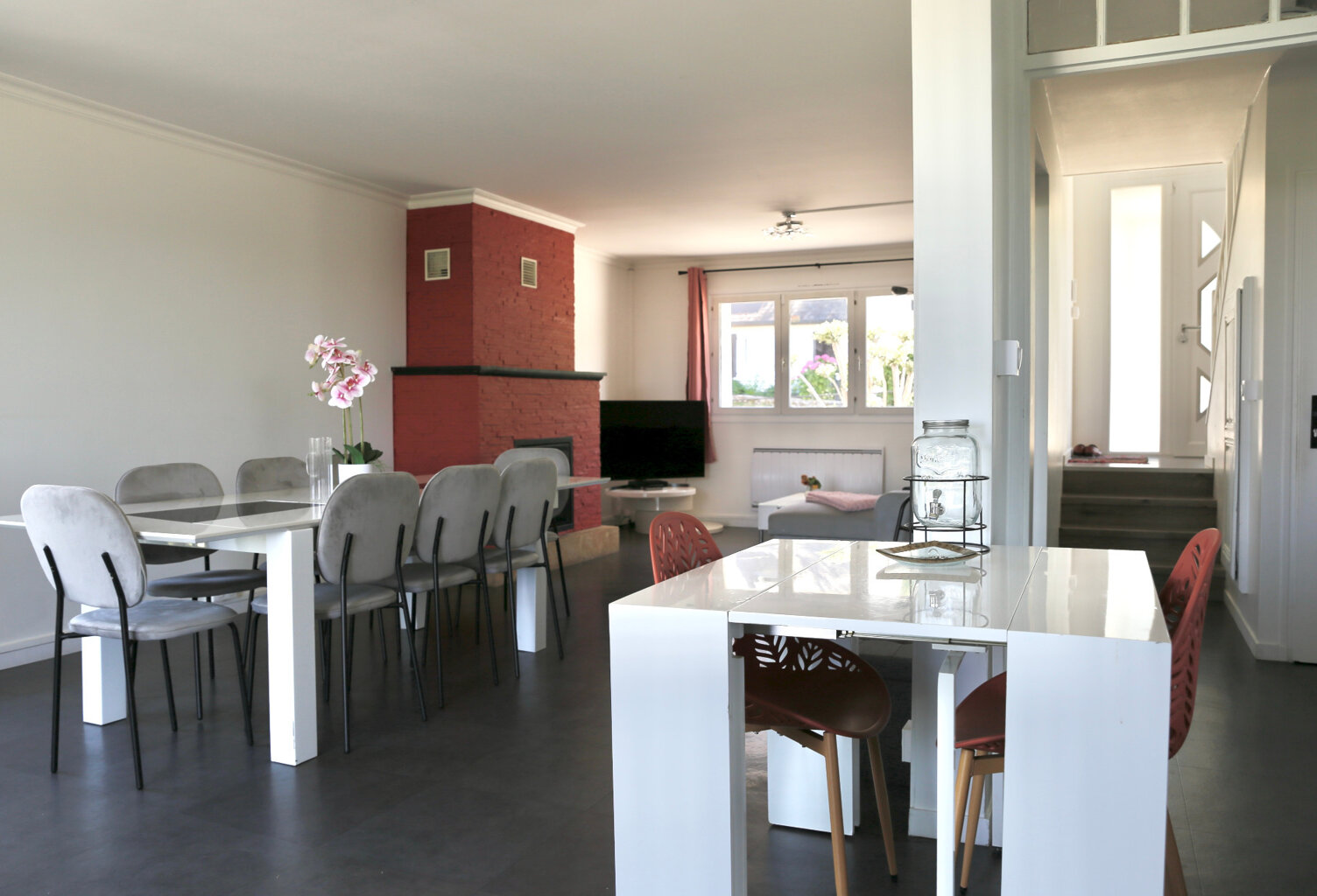 Maison à vendre à VILLERS ALLERAND (51), une maison principale sur deux niveaux, un logement indépendant, une piscine extérieure  ; — photo 1