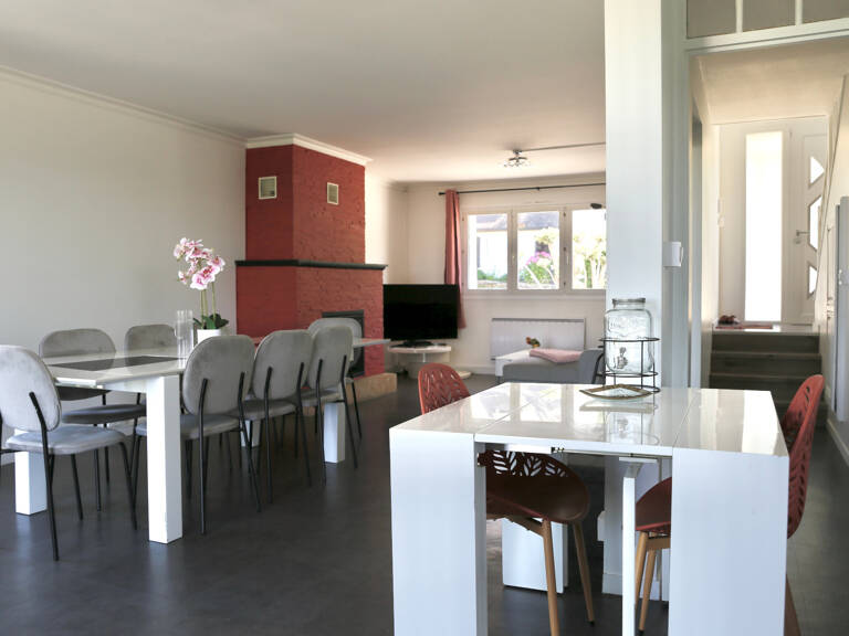 Maison à vendre à VILLERS ALLERAND (51), une maison principale sur deux niveaux, un logement indépendant, une piscine extérieure  ; — photo 1