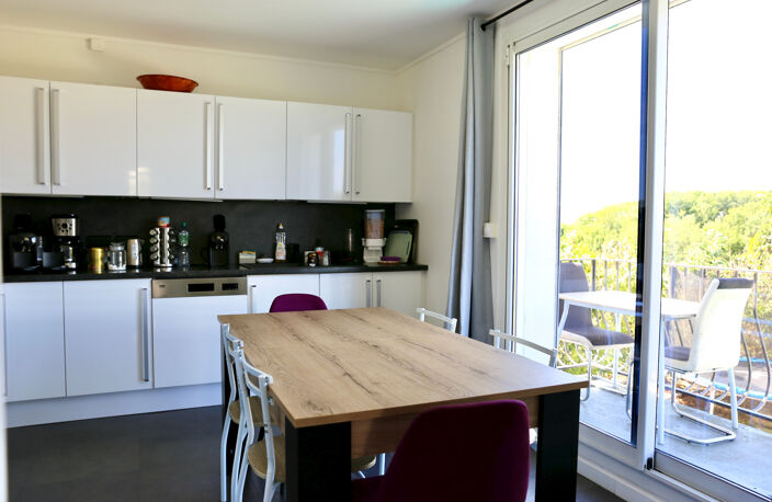 Maison à vendre à VILLERS ALLERAND (51), une maison principale sur deux niveaux, un logement indépendant, une piscine extérieure  ; — photo 3