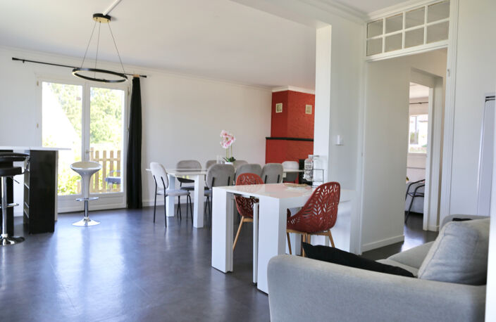 Maison à vendre à VILLERS ALLERAND (51), une maison principale sur deux niveaux, un logement indépendant, une piscine extérieure  ; — photo 4