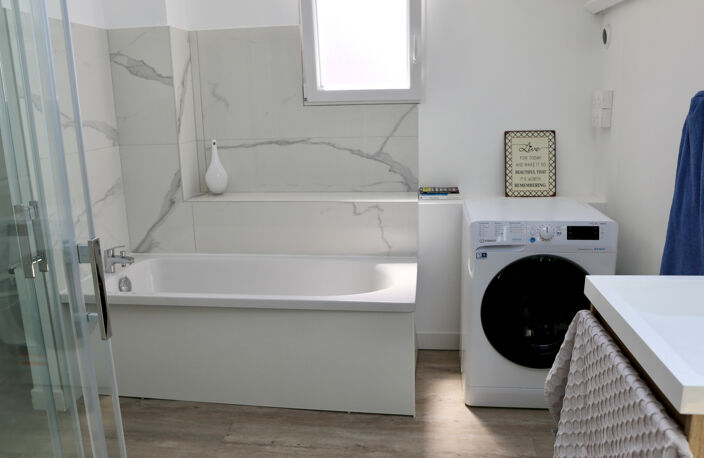 Maison à vendre à VILLERS ALLERAND (51), une maison principale sur deux niveaux, un logement indépendant, une piscine extérieure  ; — photo 5